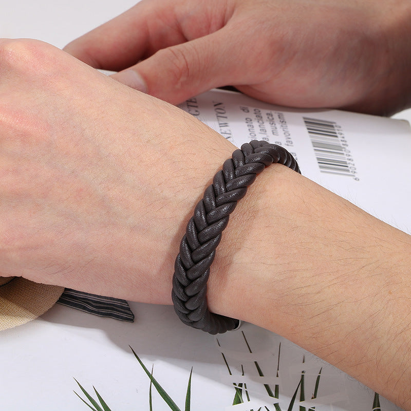 Simple leather bracelet for men with stainless steel – hand-braided & minimalist