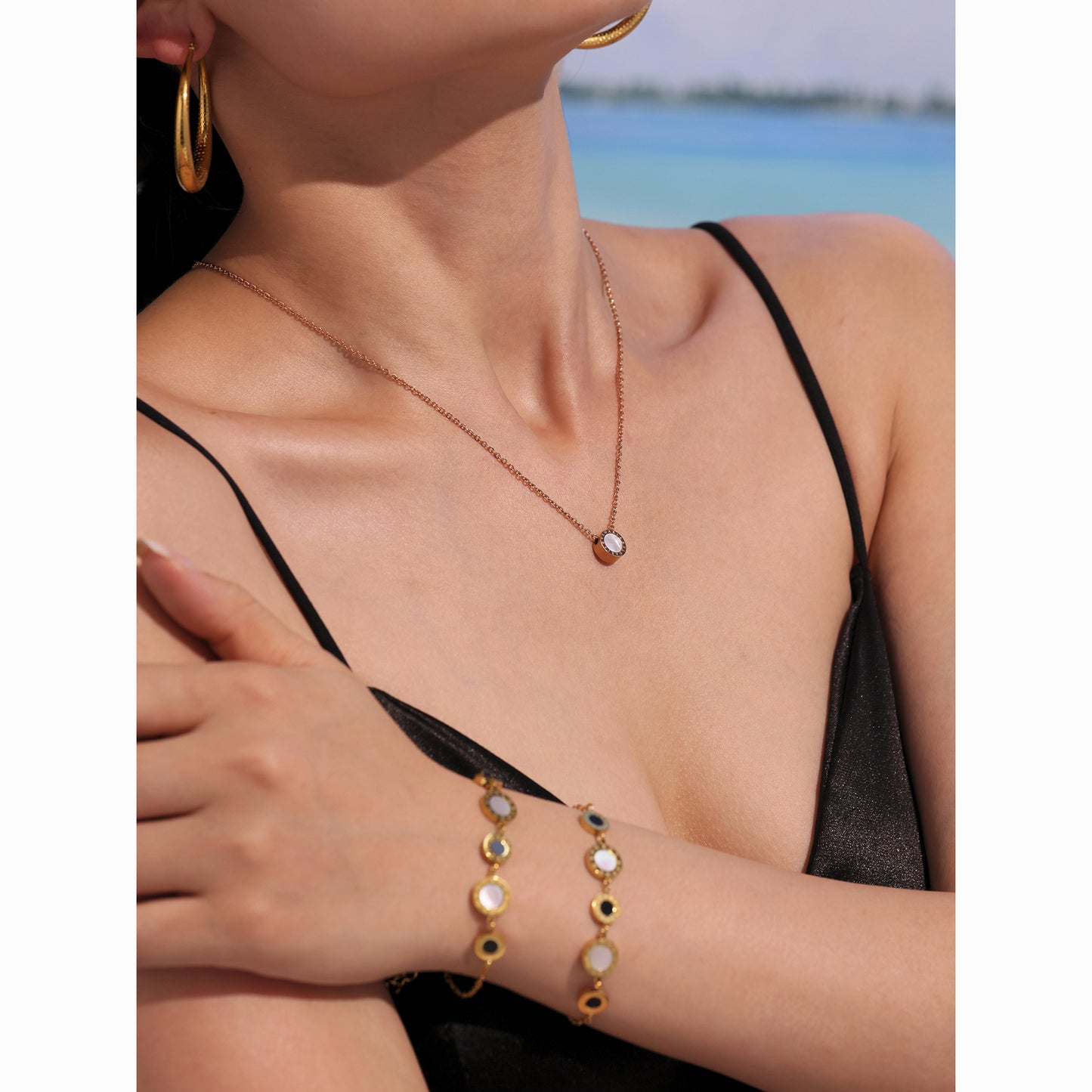 Elegant shell bracelet & necklace set with Roman numerals – 3 color variations