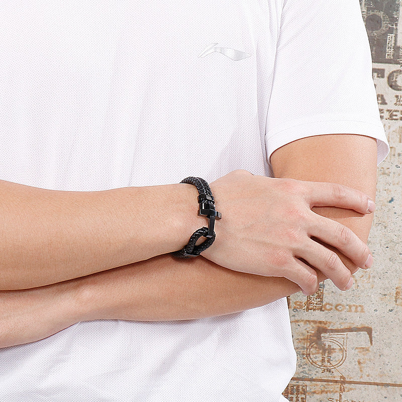 Stainless steel bracelet for men – stylish leather braid with geometric clasp