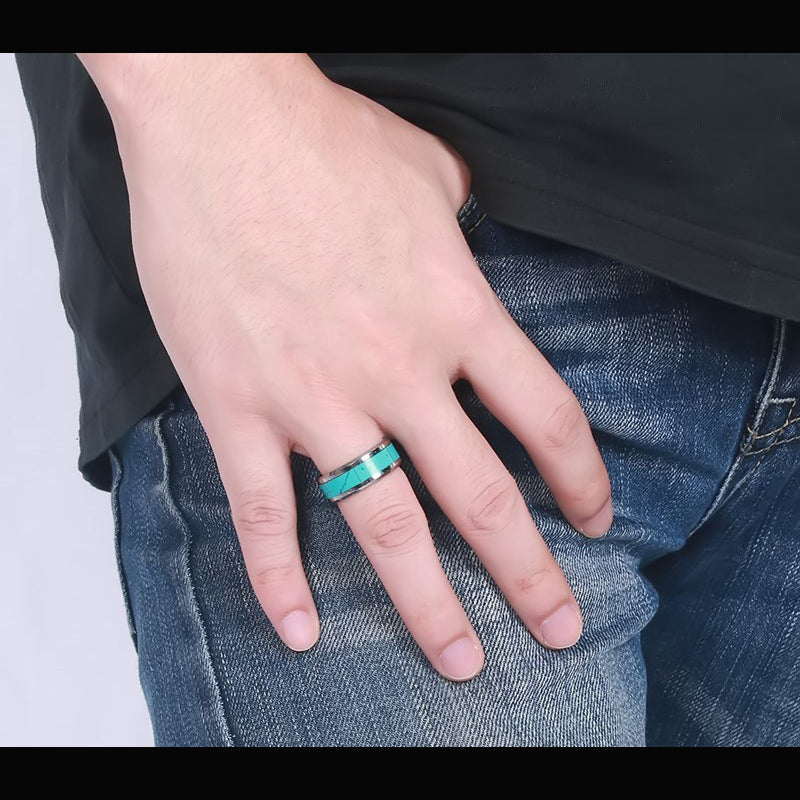 Herrenring aus Wolframcarbid mit abgeschrägten Kanten & Türkiseinlage – 8 mm, gravurfähig
