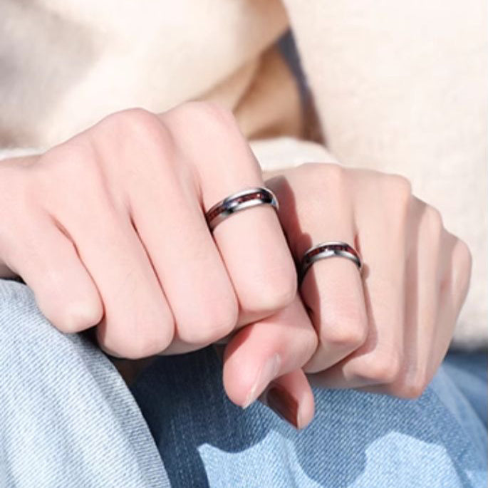 Simple tungsten carbide ring with wood look - 4-6-8mm unisex partner rings - Minimalist wedding rings made of titanium & wood - Scratch-resistant couple rings