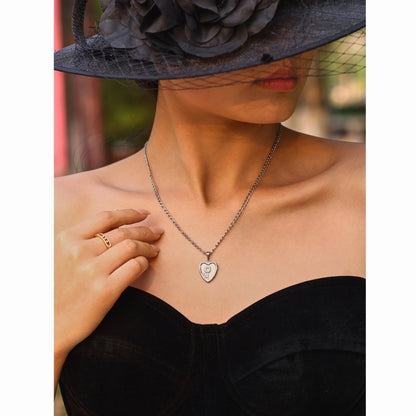 Flower pendant necklace – Minimalist design made of 18K gold-plated stainless steel or silver stainless steel look