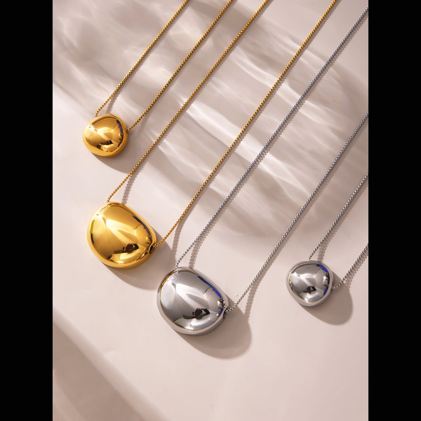 Minimalist round pendant necklace – 18K real gold plating or stainless steel look (optional)