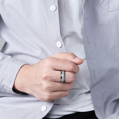 Geschwungener Wolframcarbid-Ring mit Kühlfaser-Einlage – Modernes Paarring-Set