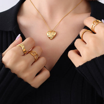 Romantic heart pendant necklace with sparkling zirconia – Adjustable in gold or silver