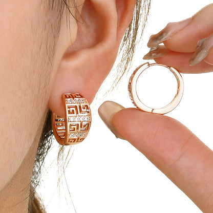 Great Wall pattern ear clips with zirconia - copper gold-plated (2 cm diameter)