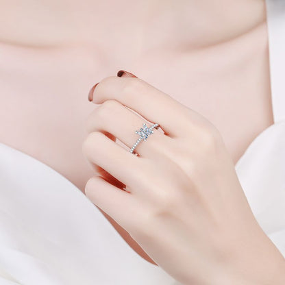 Princess-cut cubic zirconia ring with pavé setting | 1ct main stone in S925 sterling silver with rhodium plating