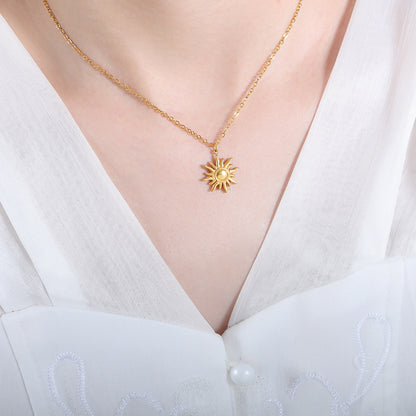 Small sun pendant necklace made of 18k gold-plated stainless steel – stylish jewelry with symbolic power