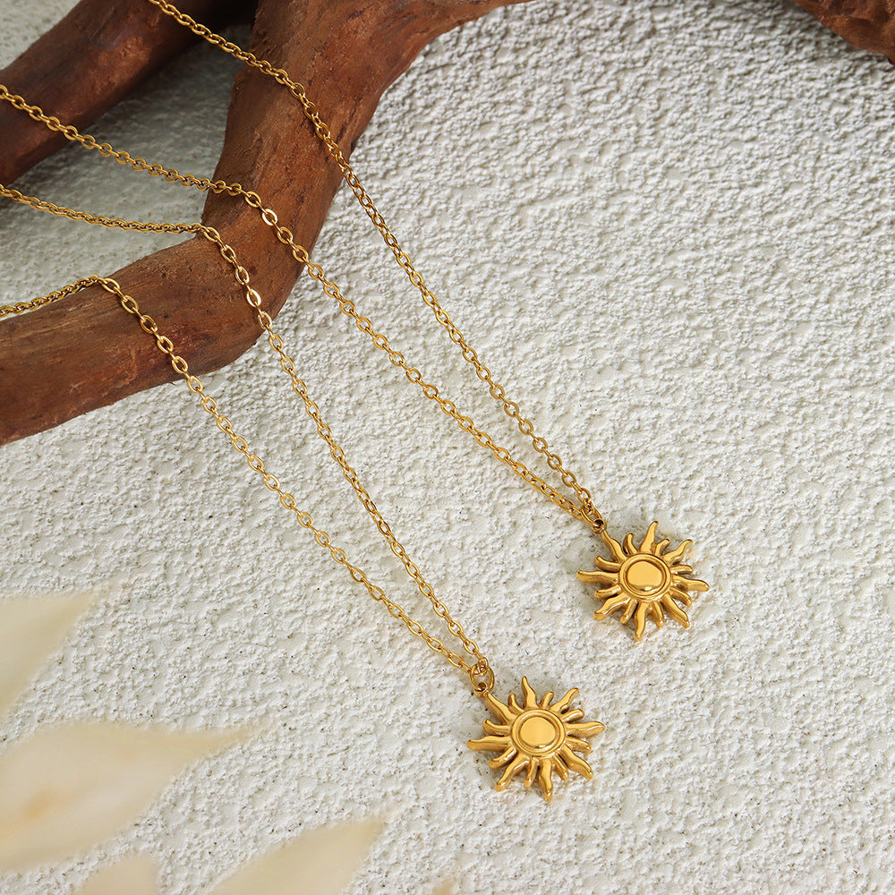 Small sun pendant necklace made of 18k gold-plated stainless steel – stylish jewelry with symbolic power