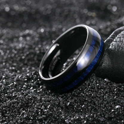 Wolframcarbid-Ring mit gewölbtem Design und doppelter Einlage aus blauem Ahornholz