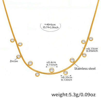 Lucky clover pendant necklace with zirconia and pearls – 18K gold-plated stainless steel or silver look for stylish layering