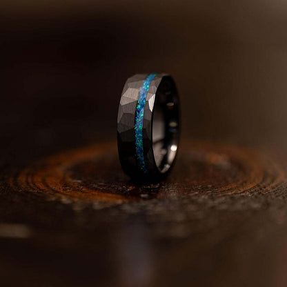 PIOWNN® 8mm Wolframcarbid Ring - Gehämmertes Design mit blauem Zirkonia