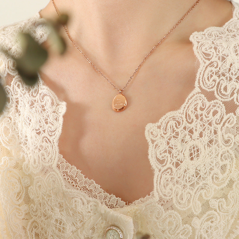 Irregular oval pendant - necklace made of gold-plated stainless steel