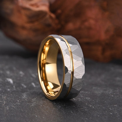 Herrenring aus Wolframcarbid, 8 mm, neu, goldfarben mit Hammerschlag-Struktur