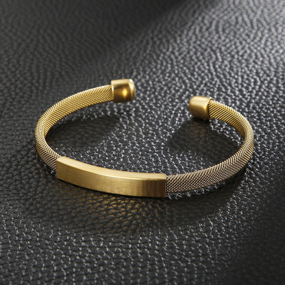 Minimalist men's stainless steel bracelet – Lightweight C-shaped mesh design with curved metal plate