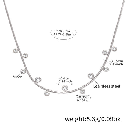 Lucky clover pendant necklace with zirconia and pearls – 18K gold-plated stainless steel or silver look for stylish layering