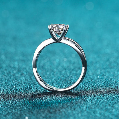 Four-claw zirconia ring (1ct) with intertwined cable band – 925 sterling silver rhodium-plated