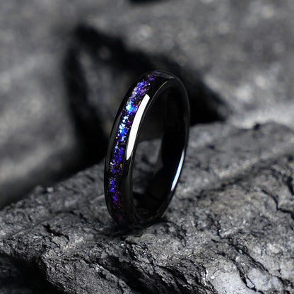 Romantischer Damen-Ehering aus schwarz plattiertem Wolframcarbid, 4 mm, mit violetten/blauen Splittersteinen