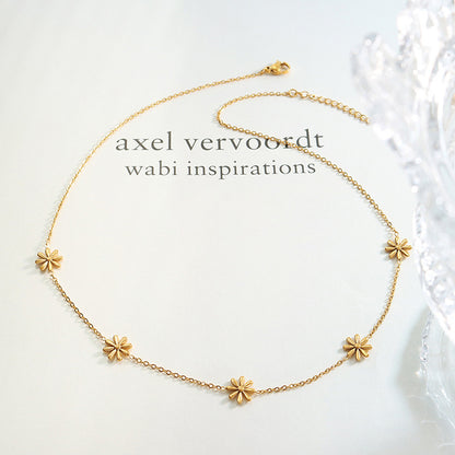 Fine daisy necklace made of titanium steel | Delicate flower necklace gold-plated