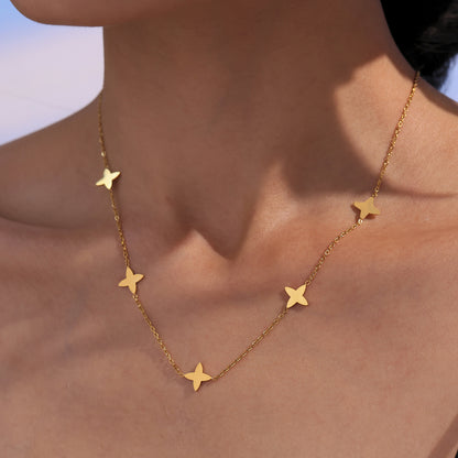 Lucky clover pendant necklace with zirconia and pearls – 18K gold-plated stainless steel or silver look for stylish layering
