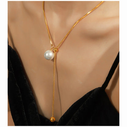 Mother-of-pearl pendant necklace | Stainless steel with 18K gold or high-gloss silver - Elegant piece of jewelry