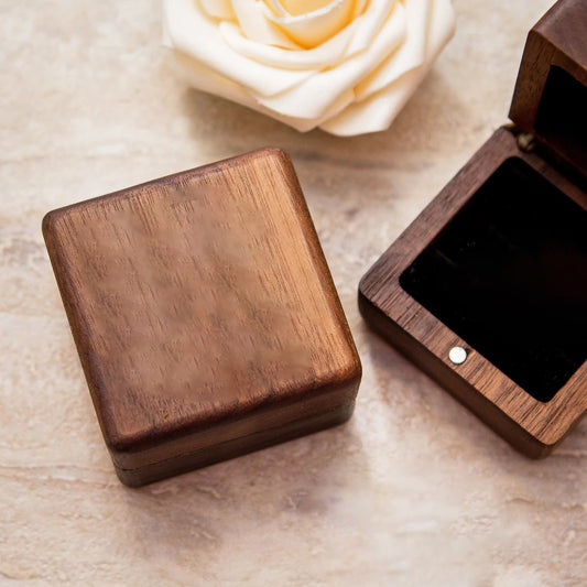 Individuelle Schmuckschatulle aus Massivholz – Personalisierte Holzbox für Ringe & Schmuck