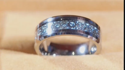 Wolframring mit blauer Kohlefaser-Einlage und Zahnraddesign